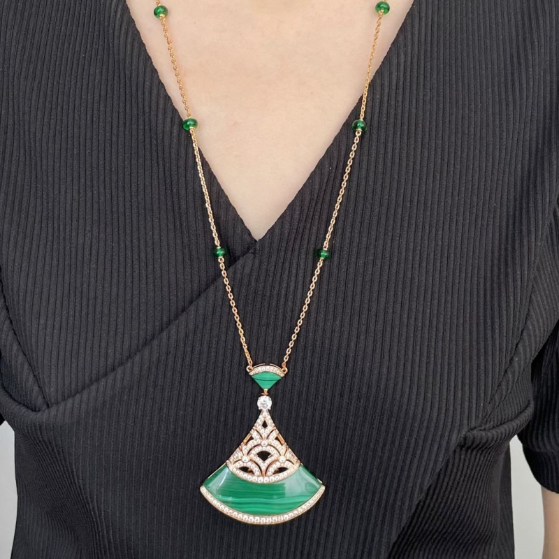 Bv1g*ai necklaces